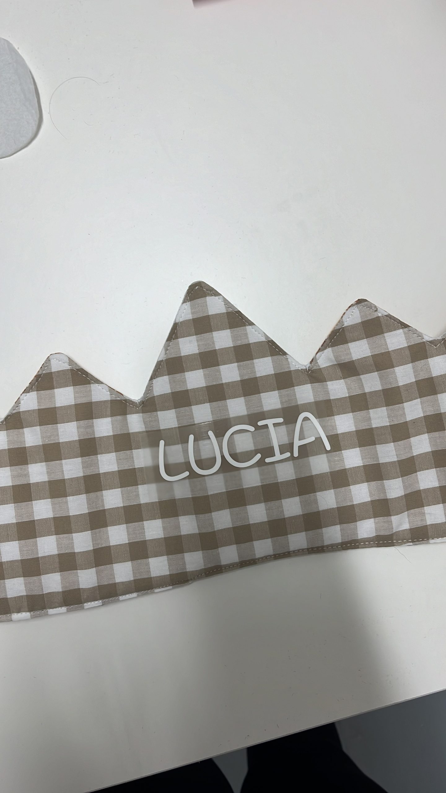 CORONA Cumple VICHY ROSA - Lazada atras - Imagen 3