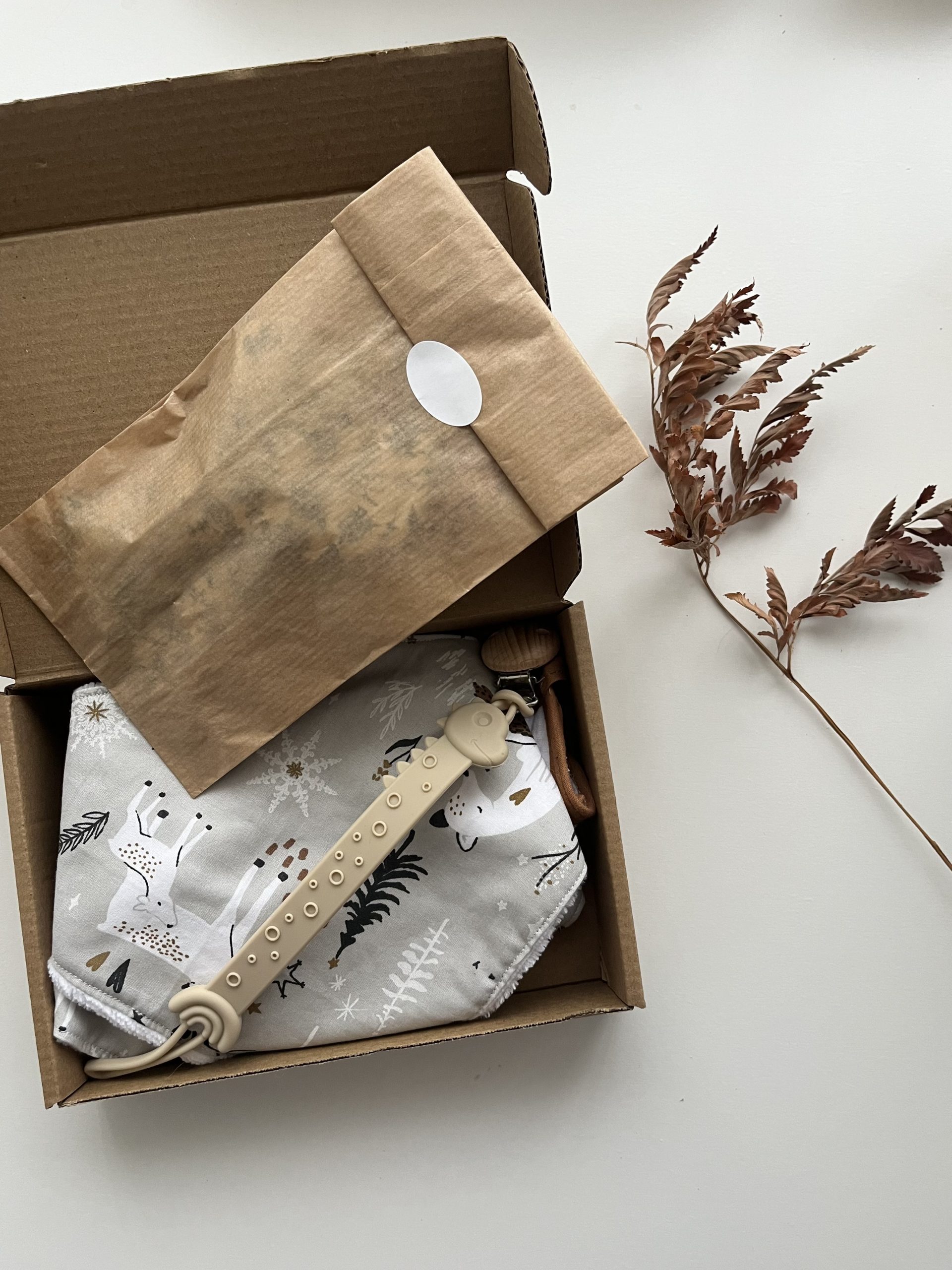 Cajita regalo para bebé y amiga 2